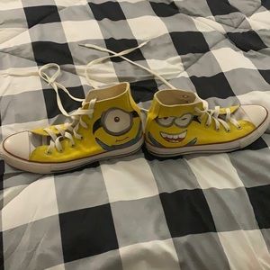 Minion painted high top converse